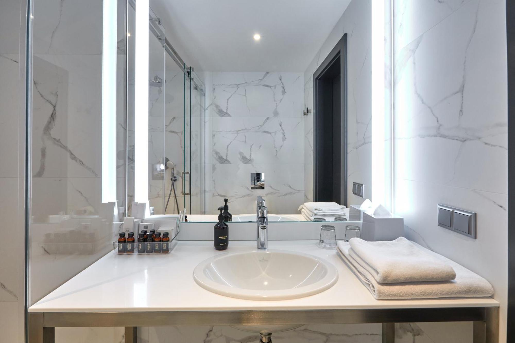 Sky Loft Hotel Kyiv By Rixwell International ห้อง รูปภาพ